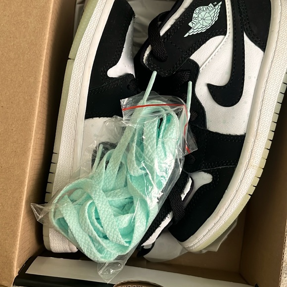 Kids Jordan 1 Mid SE - Picture 5 of 6